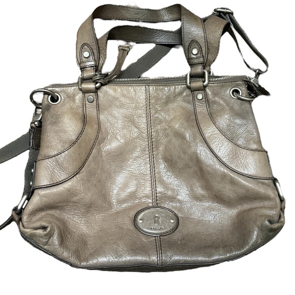 Fossil mint near new condition large  Gray Leather Shoulder Bag/crossbody KEY - Picture 1 of 16